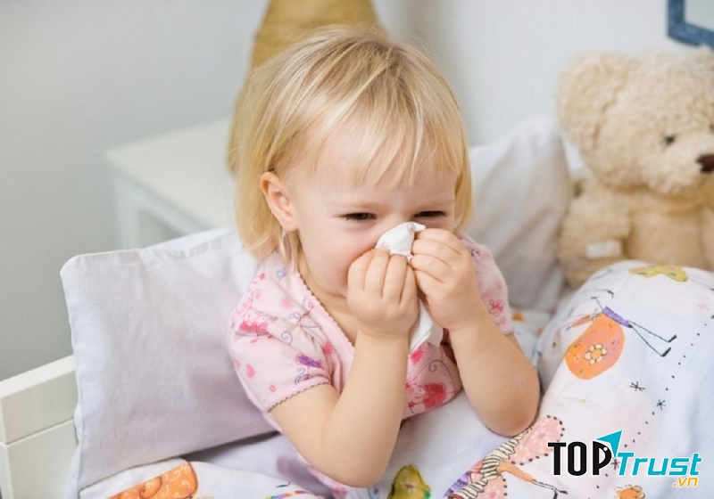 Trẻ rất dễ mắc viêm mũi dị ứng vào mùa xuân.