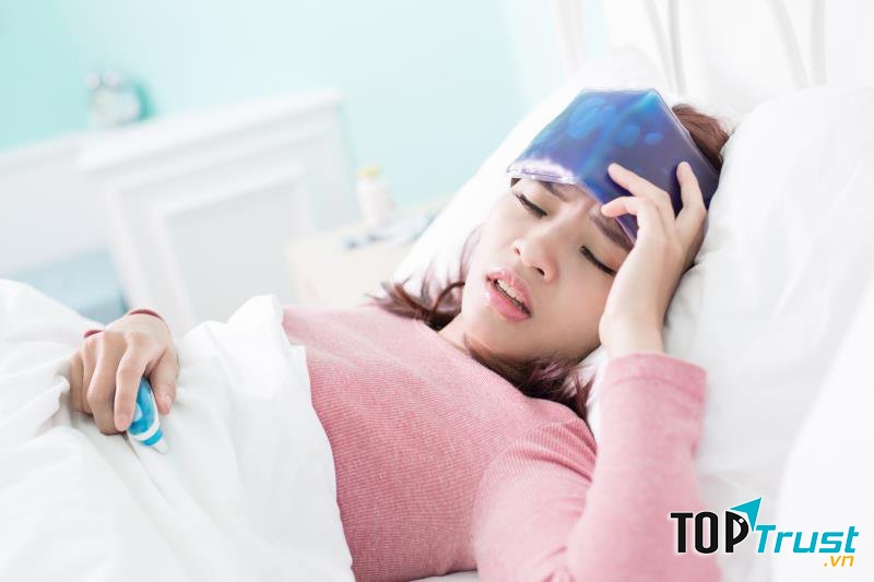 Sốt cao, đau đầu, đau bụng, buồn nôn là những triệu chứng viêm não Nhật Bản ở giai đoạn khởi phát