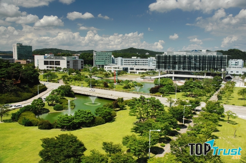 Khuôn viện Viện Khoa học và Công nghệ tiên tiến Hàn Quốc.