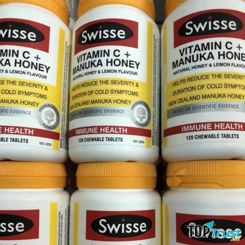 Viên ngậm Swisse Vitamin C Manuka Honey có tác dụng giúp giảm mức độ nghiêm trọng và thời gian của các triệu chứng cảm lạnh. Nó hỗ trợ sức khỏe miễn dịch và duy trì hoạt động chống oxy hóa lành mạnh.