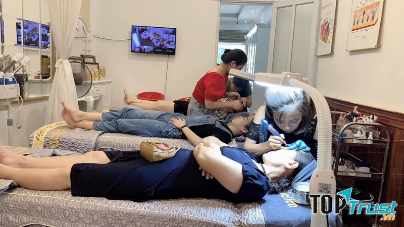 Lớp học thực hành trên Mẫu Thật