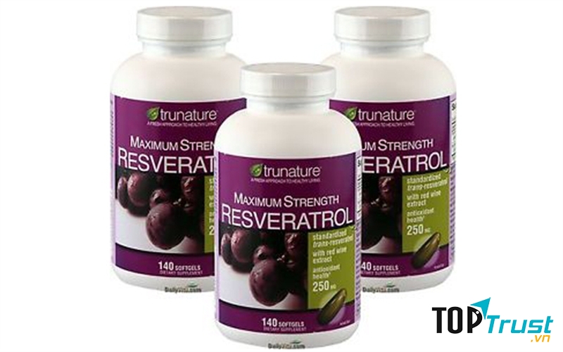 Thuốc bổ tim chiết xuất nho tươi Trunature Resveratrol Plus 250mg được chiết xuất tự nhiên từ nho tươi, chứa dưỡng chất Resveratrol có tác dụng giúp hạ đường huyết, chống oxy hoá, ngăn ngừa các gốc tự do, bảo vệ sức khoẻ tim mạch và phòng ngừa bệnh ung thư hiệu quả