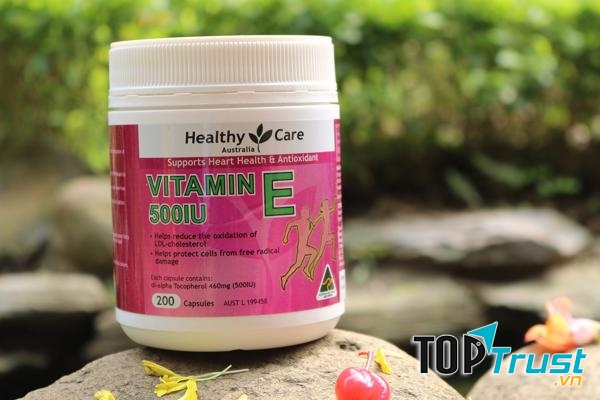 Healthy Care Vitamin E 500IU là một nhãn hàng nổi tiếng hàng đầu tại Úc sẽ giúp bạn bổ sung 500IU Vitamin E tổng hợp mỗi ngày để có hệ tim mạch, sinh sản hoạt động tốt, đồng thời giúp làm đẹp da, mượt tóc