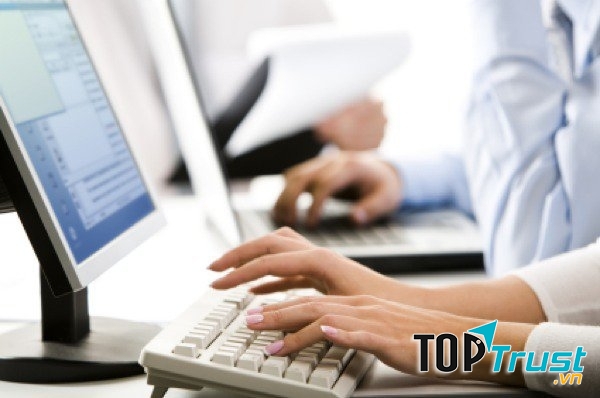 Thời đi học chắc hẳn bạn đã được học những quy định về soạn thảo rồi, thế nên đừng mắc sai lầm như cô này nha