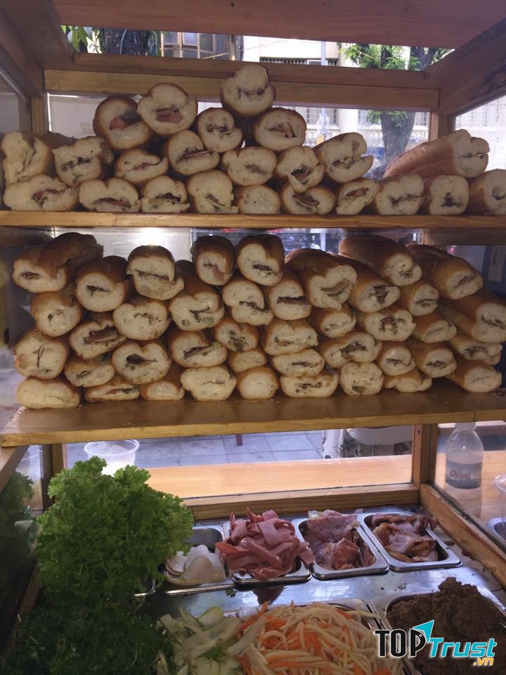 Việt Linh Bread & Tea - 92 Hàng Trống