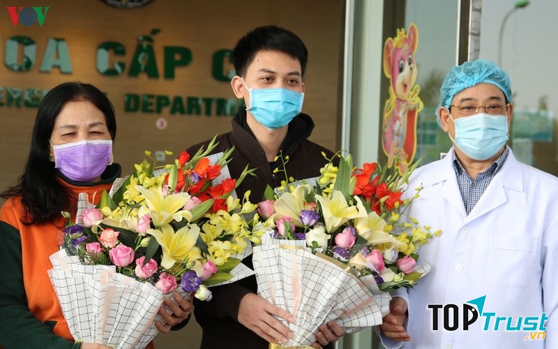 Việt Nam là nước duy nhất trên thế giới điều trị khỏi cho 100% bệnh nhân. 16/16 người đã ra viện, gồm cả người già và trẻ sơ sinh.