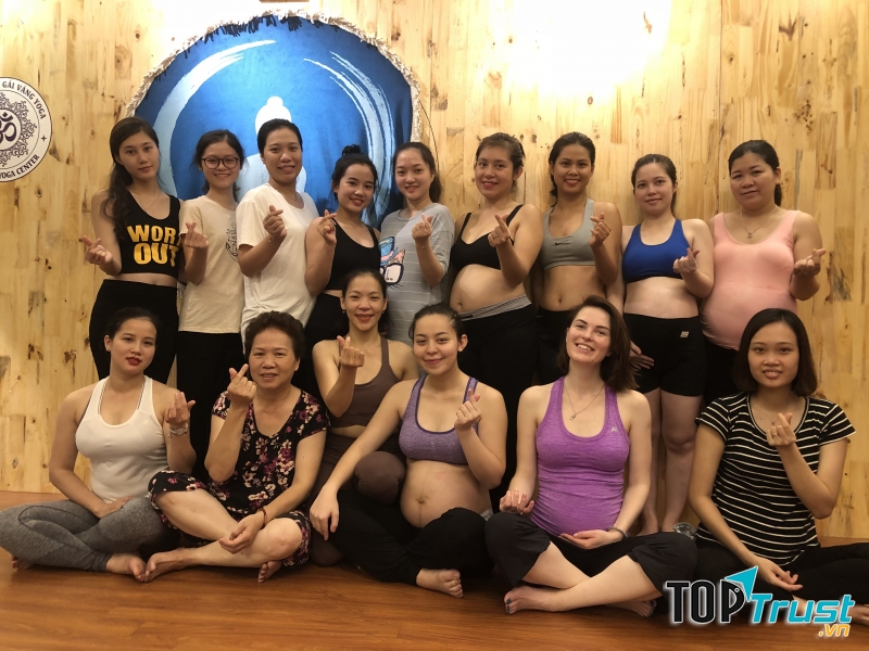 Hình ảnh các bà bầu rạng rỡ khoẻ mạng ở phòng tập