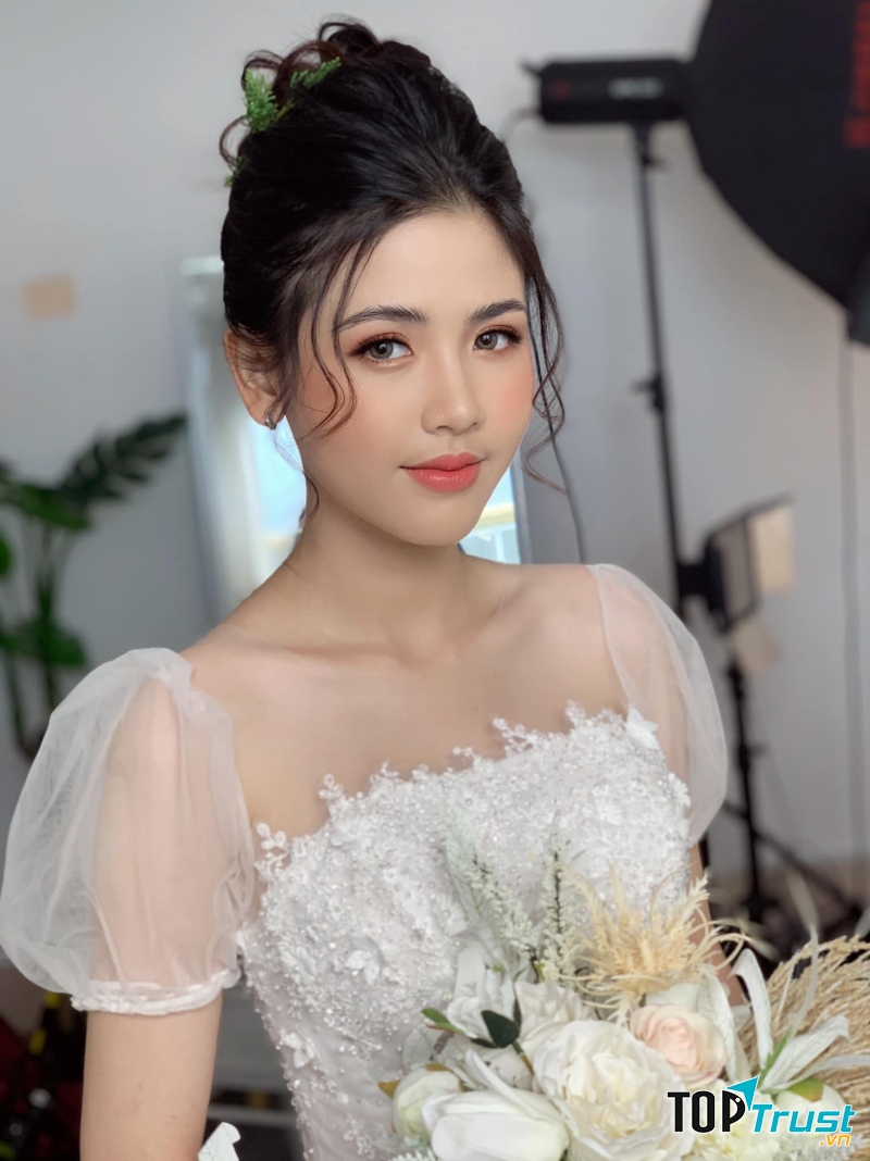 Việt Nguyễn make up (Quân Studio)