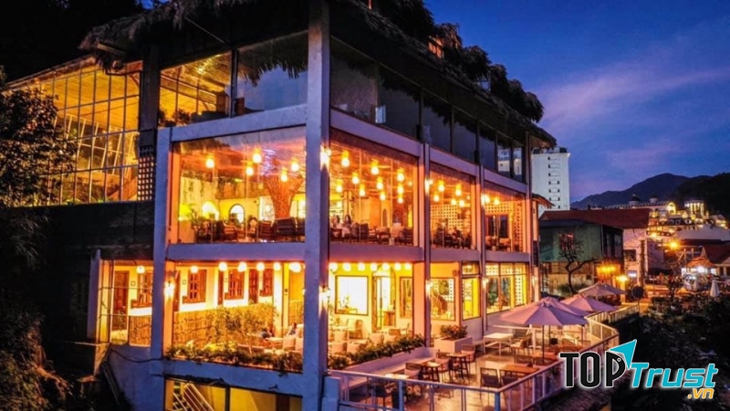 Homestay ban đêm trở nên lung linh, huyền ảo như một lâu đài trong chuyện cổ tích