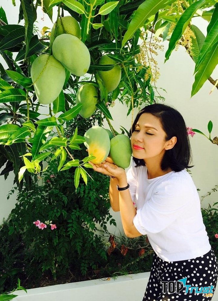 Việt Trinh (44 tuổi)