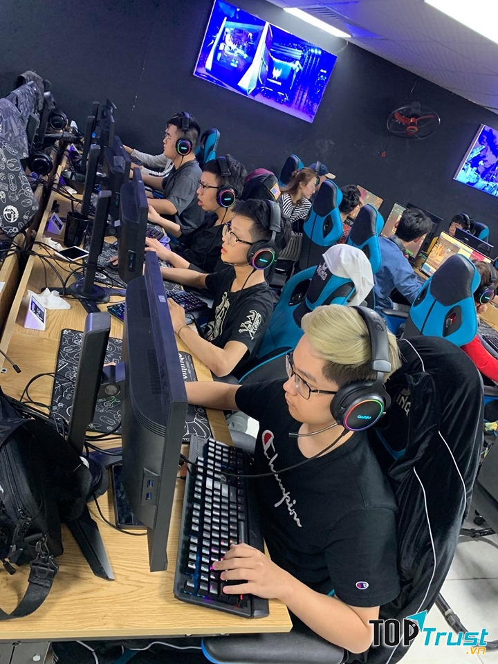 Viking FPS Stadium Khâm Thiên