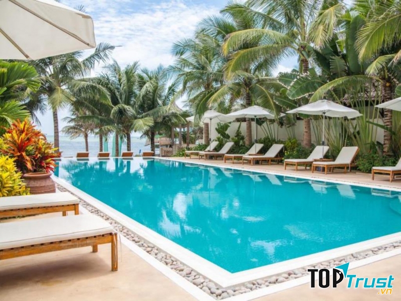 Bể bơi riêng ở resort