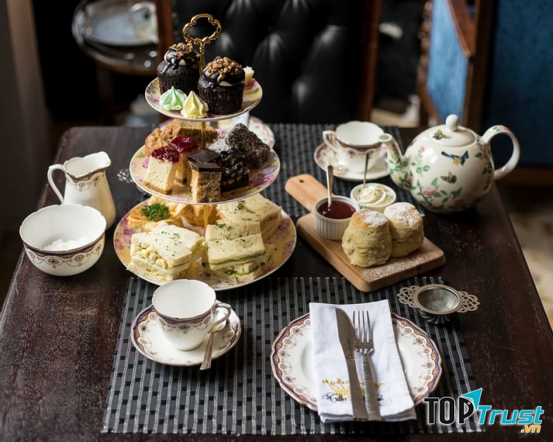Villa Royale Downtown Antiques & Tea Room
