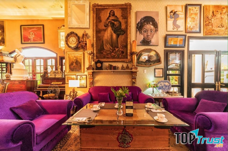 Villa Royale Downtown Antiques & Tea Room