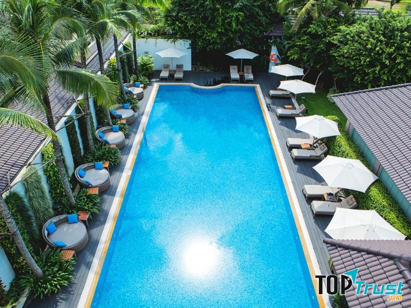 Bể bơi ngoài trời