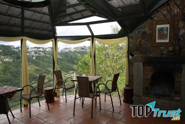 View nhìn xuống thung lũng Đà Lạt