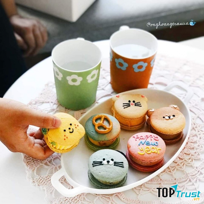 Vin E Macaron là một tiệm bánh chủ yếu bán Macaron đủ mọi hình dạng đáng yêu và thơm ngon.