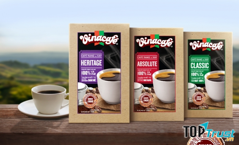 Không đi theo Trung Nguyên hay Highlands, Vinacafe tập trung vào số đông những người làm việc bận rộn, hình thức cà phê hòa tan gói là sản phẩm chủ chốt của công ty với nhiều hương vị đa dạng khác nhau.