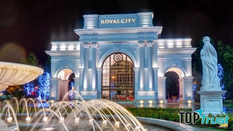 Cổng vào Royal CiTy. ảnh sưu tầm.