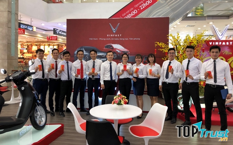 Đội ngũ nhân viên tại VinFast Quang Trung
