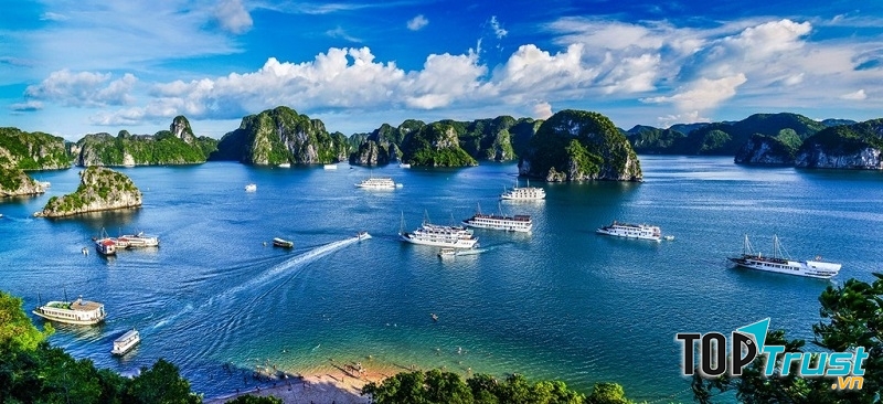 Vẻ đẹp mê hồn của Vịnh Hạ Long