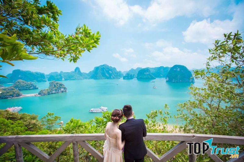 Chụp ảnh cưới ở vịnh Hạ Long