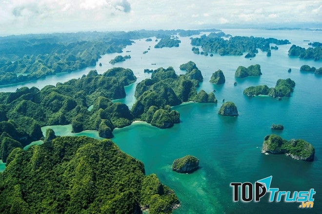 Vịnh Hạ Long (Quảng Ninh)