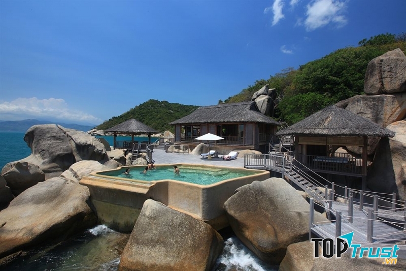 Vẻ đẹp nên thơ của vịnh Ninh Vân