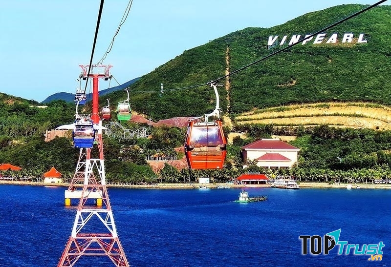 Hệ thống cáp treo ngắm biển tại khu vui chơi giải trí vinpearl land nha trang