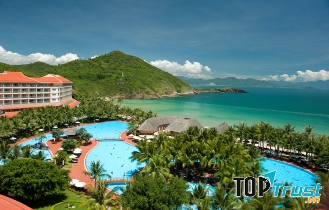 Suối khoáng nóng tại resort