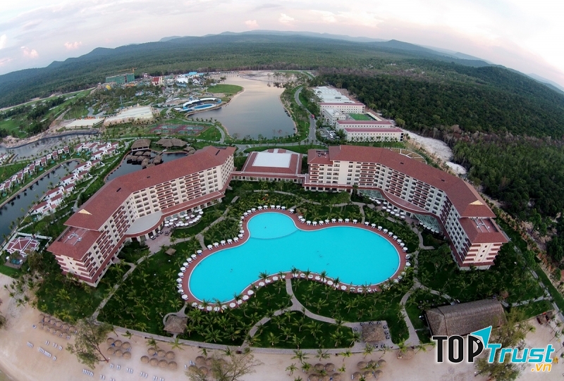 Vinpearl Phú Quốc - tổ hợp nghỉ dưỡng đồng bộ tại Bãi Dài