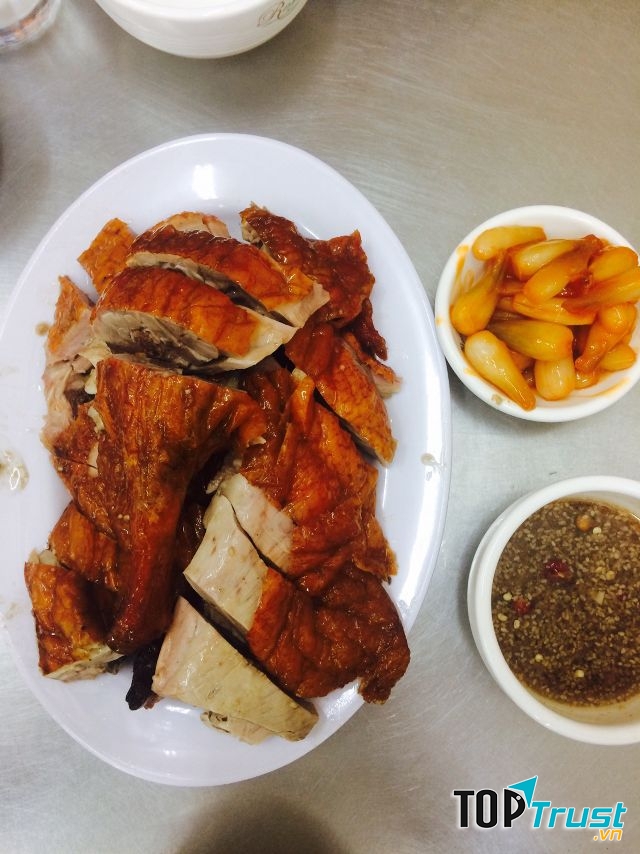 Nhắc đến vịt nướng của quán Vịt 29 thì những ai đã từng thưởng thức tại đây chắc chắn sẽ nghĩ ngay đến những miếng thịt màu nâu vàng óng ả