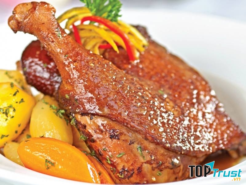 Hãy đến phố Cầu Dứa để thưởng thức món thịt vịt chứ danh.