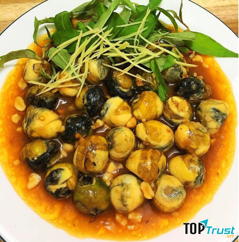 Vịt lộn và trứng cút lộn chiên