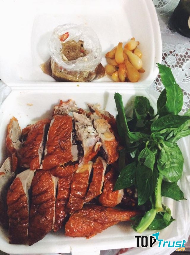 Vịt Quay Quảng Đông Thành Chấn hấp dẫn từ ánh nhìn đầu tiên