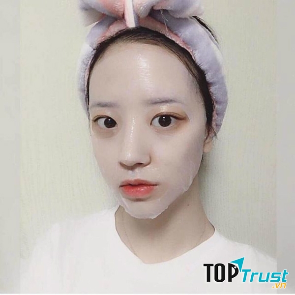 Mask Vita Genic mỏng nhẹ thiết kế phù hợp với gương mặt người Á Đông
