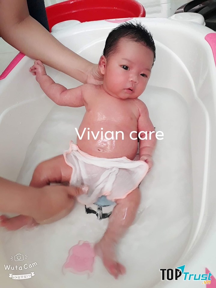 Tắm bé tại Vivian Care