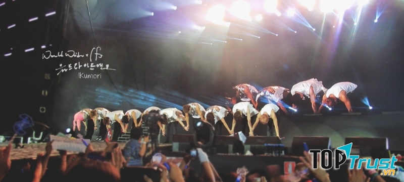 Vô cùng thân thiện với fans (ELF)