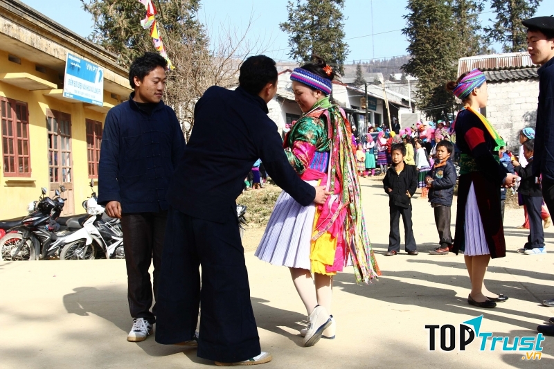 Vỗ mông kén vợ