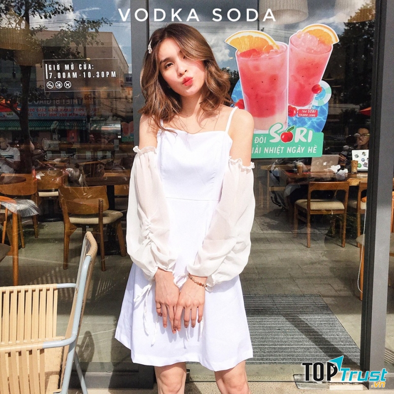 Mẫu váy tại Vodka Soda