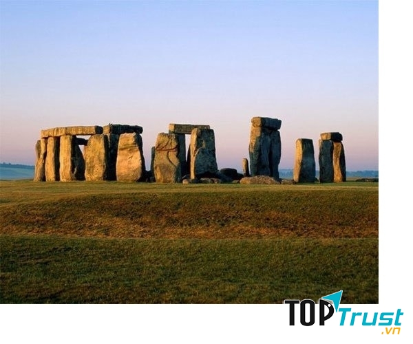 Thời điểm ra đời của chiếc vòng cổ đá Stonehenge là khoảng 2500 trước Công Nguyên