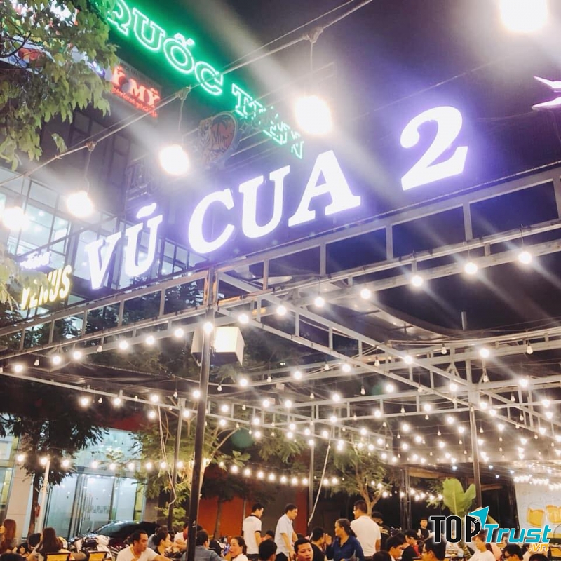 Không gian rộng, thoáng, được bài trí đẹp mắt, rất hợp với các buổi tiệc tùng liên hoan.