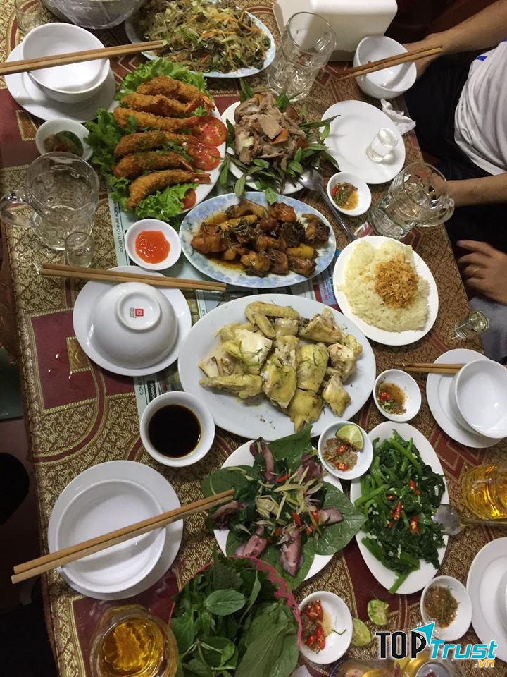 Vua gà tươi Mạnh Hoạch