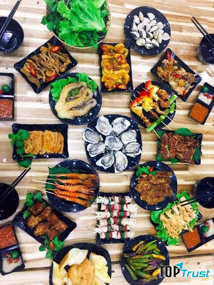 Bữa buffet thịnh soạn cho cả gia đình của Vua Nướng