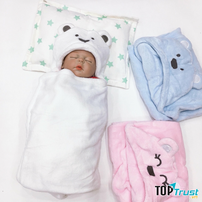 Vừa tắm nắng, vừa ủ bé