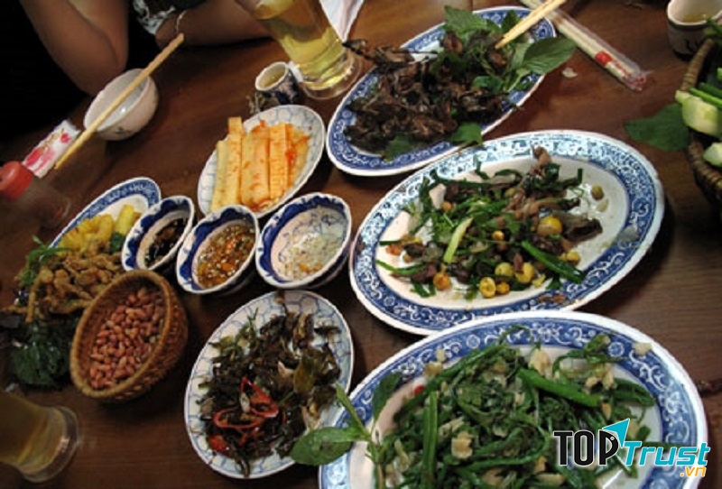 Hãy nên vừa uống, vừa ăn.