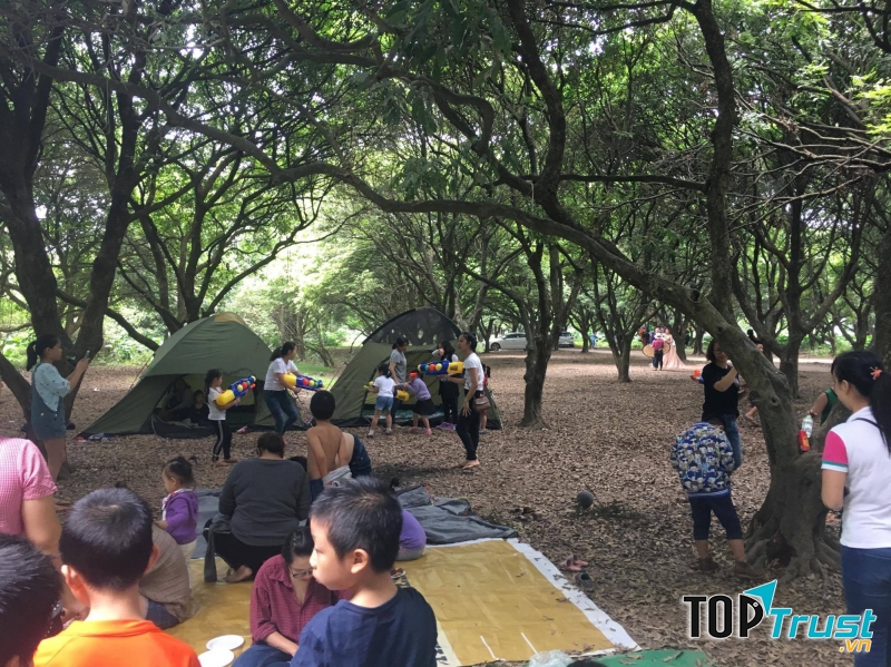 Không gian xanh mát, thoáng đãng tạo vườn nhãn Vĩnh Tuy