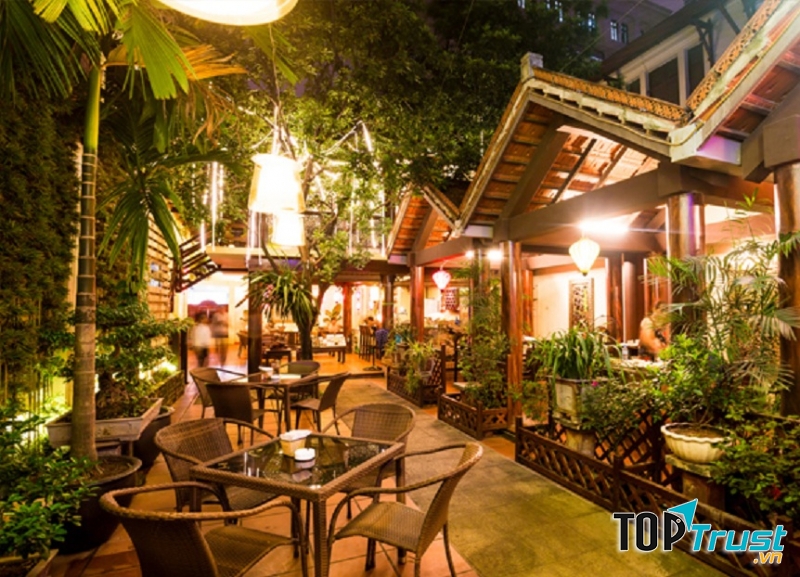 Nhà hàng Vườn Phố