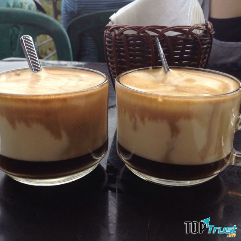 Vườn Phố Cổ Café