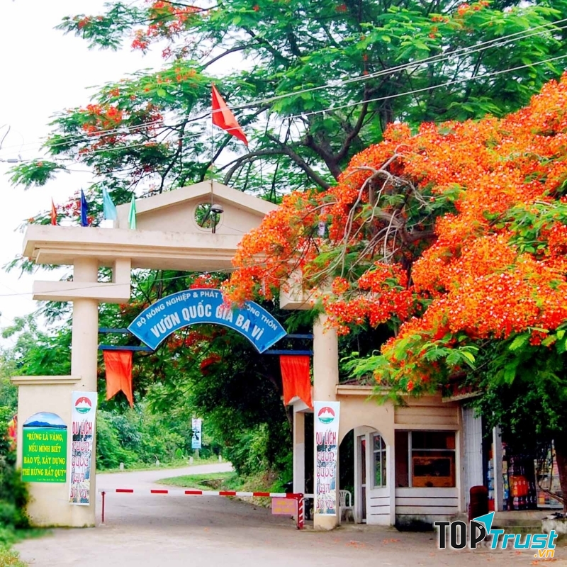 Cổng Vườn quốc gia Ba Vì